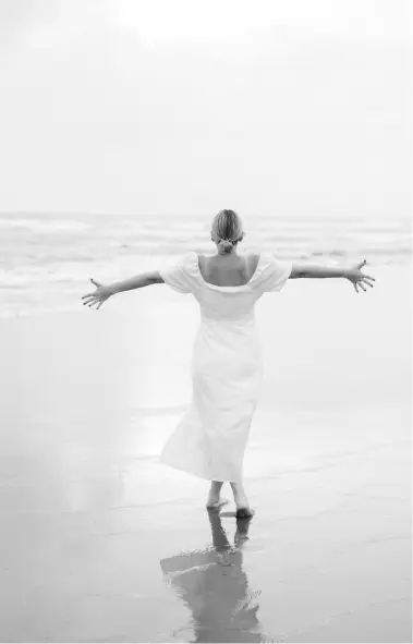 Sarah bei einem Fotoshooting am Strand